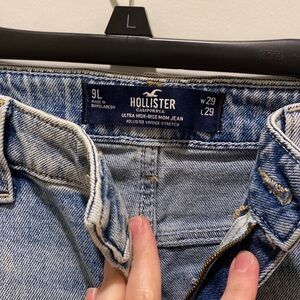 Hollister Ultra high rise mom jean 9L W29 L29